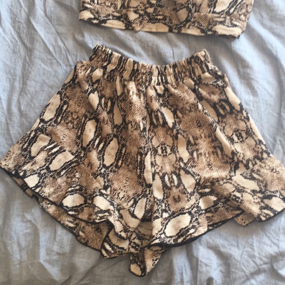 Snake print short and bralette set - Picture 2 of 3